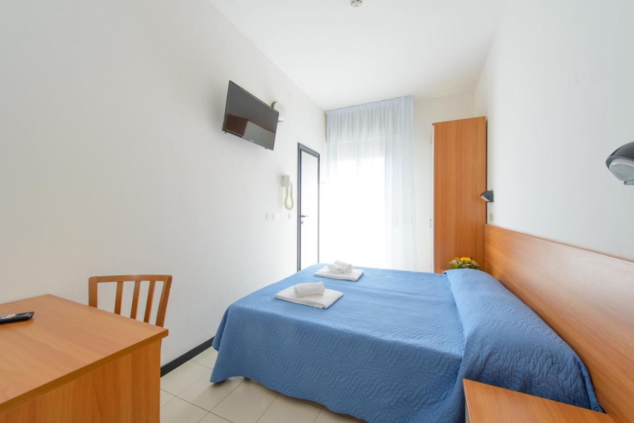Hotel Paloma Beach Front Chiringuitos Time Rimini Exterior photo